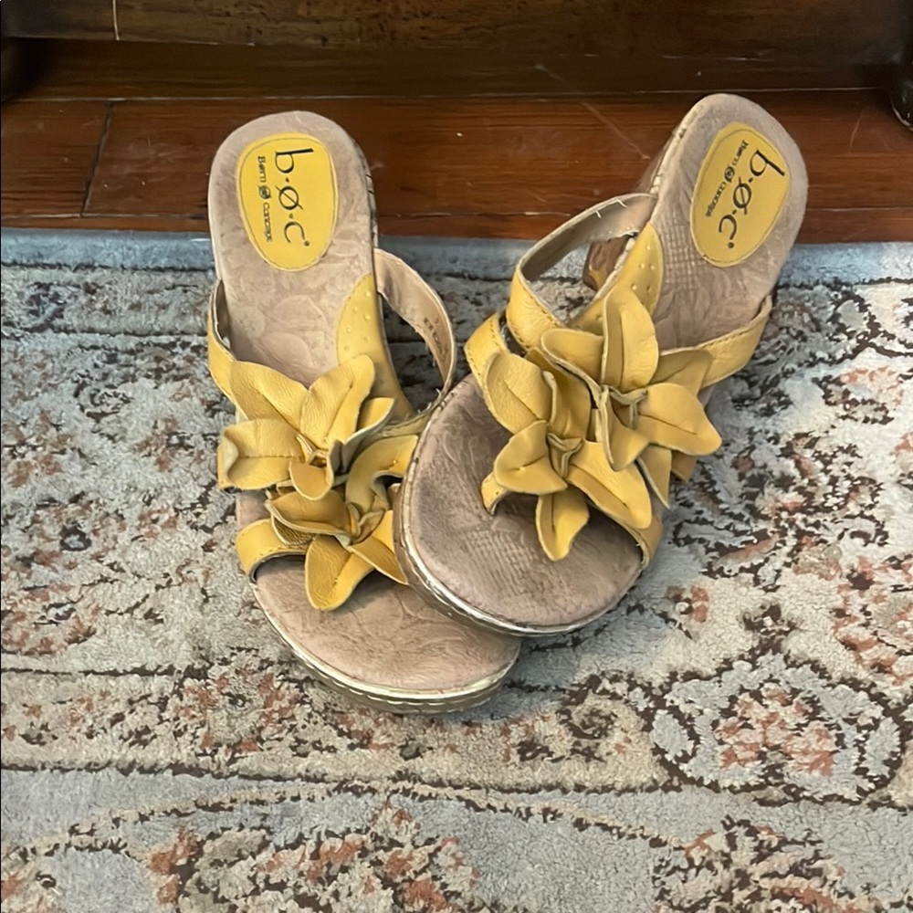 🌼 b.o.c. Yellow Floral Wedge Sandal | size 7
